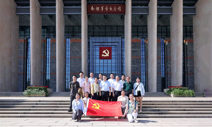 红船领航践初心 医者仁心担使命 | 上海蓝十字脑科医院党支部赴嘉兴南湖开展主题党日活动